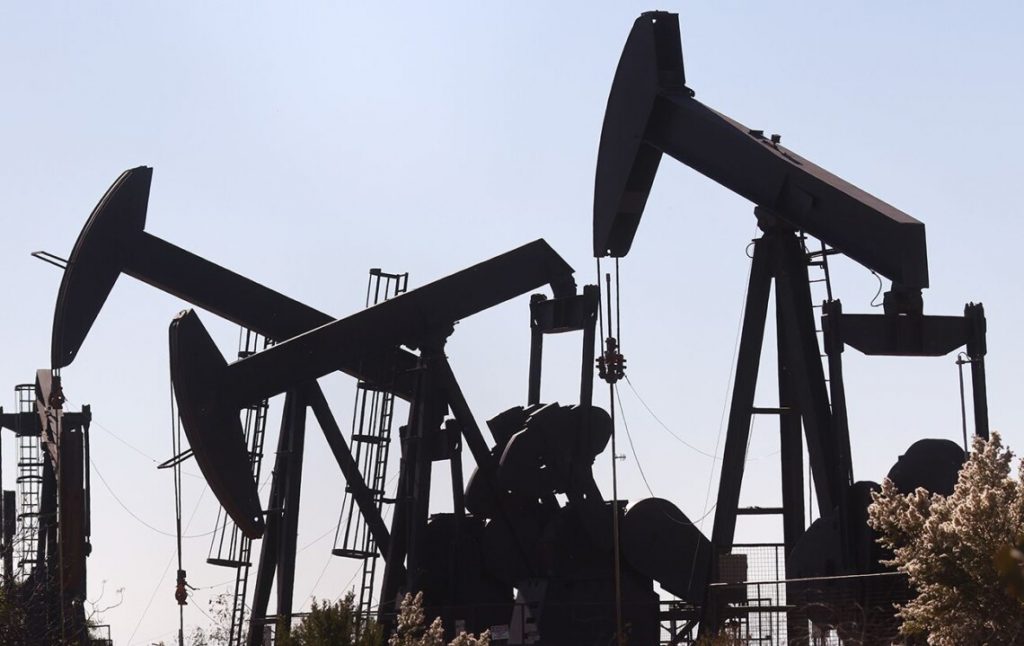 Цены на нефть снижаются на фоне ожиданий переговоров США — Россия